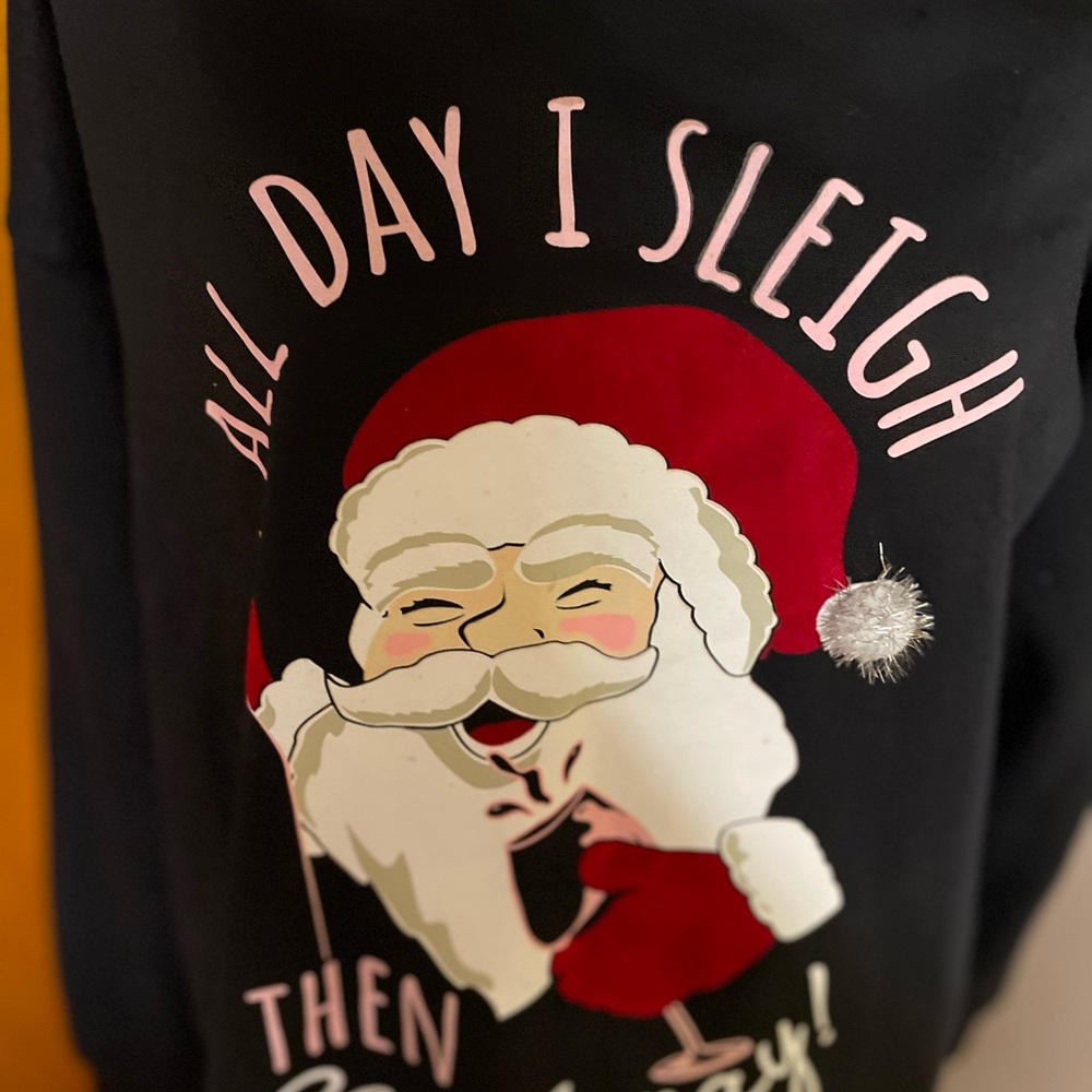 Feeling Festive Santa Graphic Black Sweatshirt size 14W (0x)
